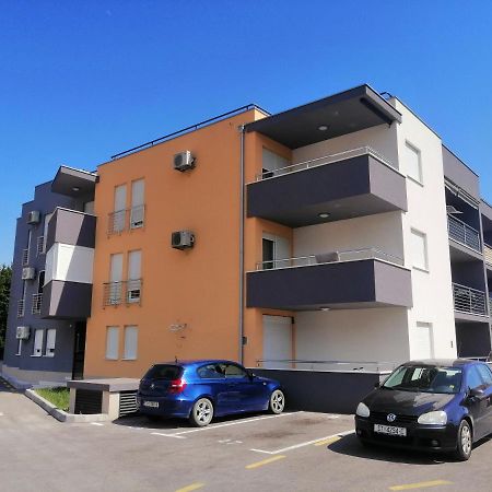 Luxury Apartment Queen Solin Exteriör bild