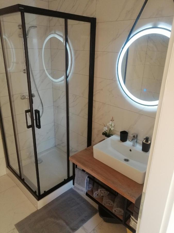 Luxury Apartment Queen Solin Exteriör bild